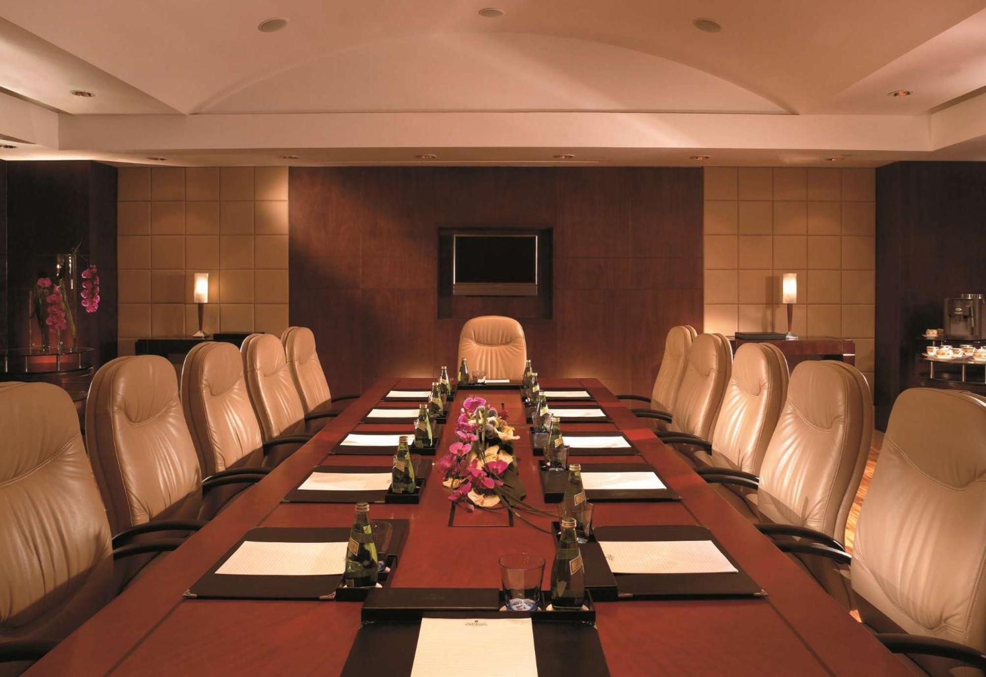 Pudong Shangri-la, Hotel 5*